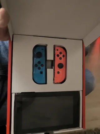 Nintendo Switch Azul y Rojo NUEVA sin estrenar