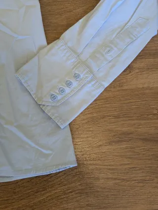 Camisa azul de manga larga