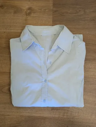 Camisa azul de manga larga