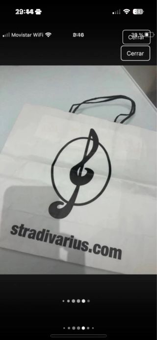 Bolso pelo morado y cadena brillantes Stradivarius