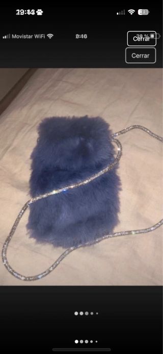 Bolso pelo morado y cadena brillantes Stradivarius