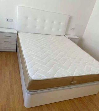Canapé cama blanco con cabecero