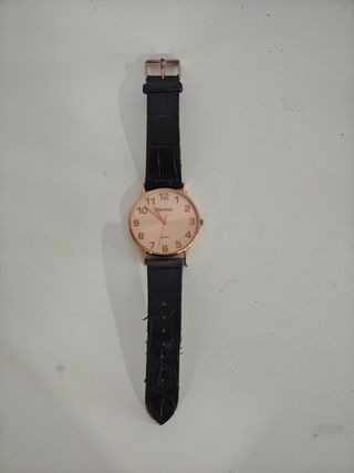 Elegante Reloj Pontina Dorado y Negro