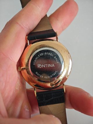 Elegante Reloj Pontina Dorado y Negro
