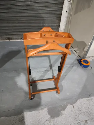 Negociable Perchero de pie con ruedas