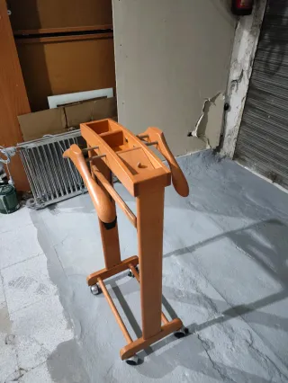 Negociable Perchero de pie con ruedas