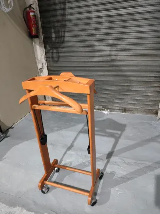 Negociable Perchero de pie con ruedas