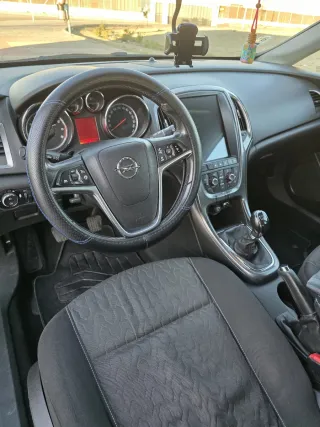 Opel Astra 2014