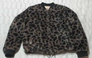 Cazadora bomber estampado leopardo