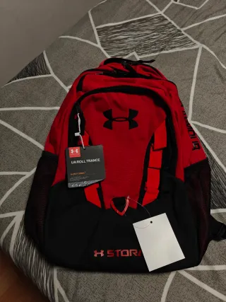 Mochila Under Armour Roja y Negra