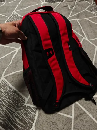 Mochila Under Armour Roja y Negra