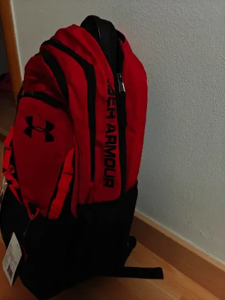 Mochila Under Armour Roja y Negra