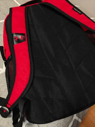 Mochila Under Armour Roja y Negra