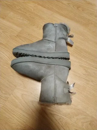 Stivali Ugg grigi taglia 36