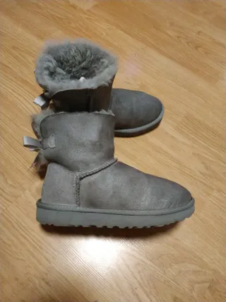 Stivali Ugg grigi taglia 36