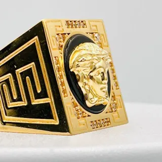 Anillo Cuadrado Greca Medusa Oro 18K