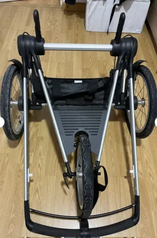 Bugaboo Runner: Chasis, ruedas y adaptadores