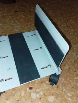 Soporte CPU Torre Ordenador con Ruedas