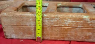 Comedero de barro para pollos