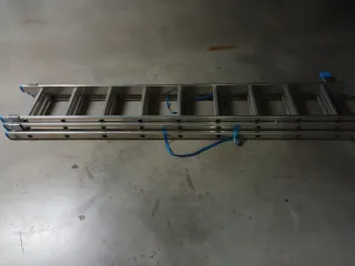 Escalera ajustable 9 peldaños plegable