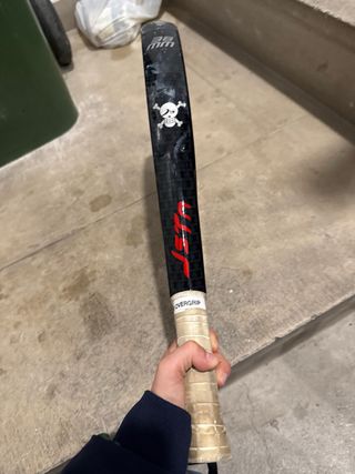 Raqueta Padel Killer Just Ten con funda incluida.