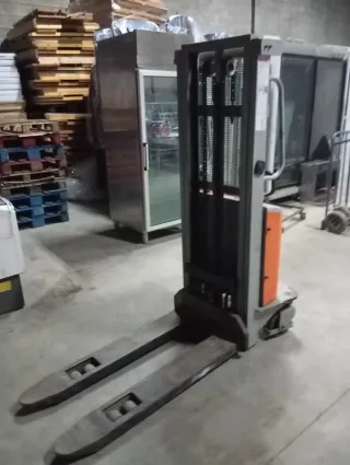 Apilador Traspaleta Eléctrica