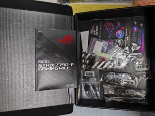 Placa Base Asus ROG STRIX Z790-F + Contact Frame
