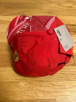 Gorra Ferrari Roja y Blanca