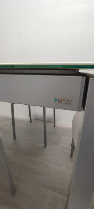 Mesa de cocina porcelánico y metal