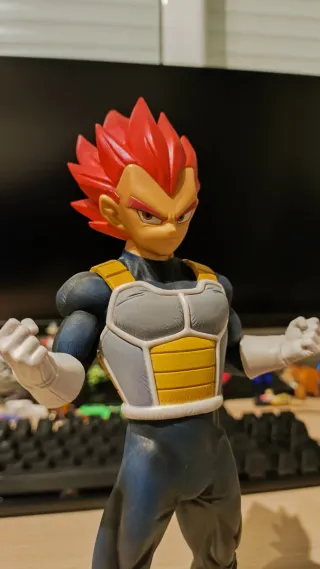 Figura Vegeta Super Saiyan God