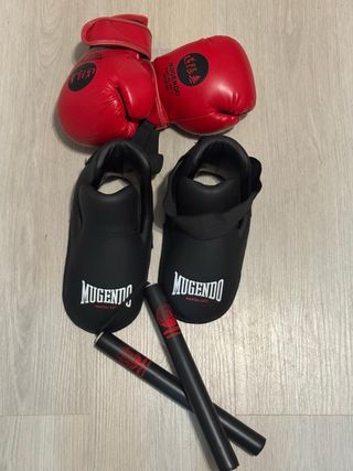 Guantes y protecciones Mugendo