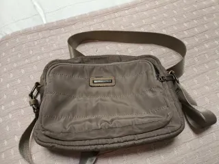 Bolso bandolera beige y gris