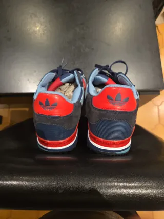 Zapatillas Adidas Azules y Rojas