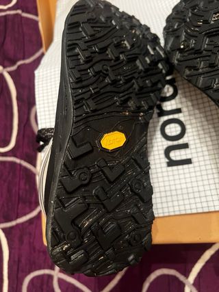 Zapatillas trail running NORDA 002 beige/negro