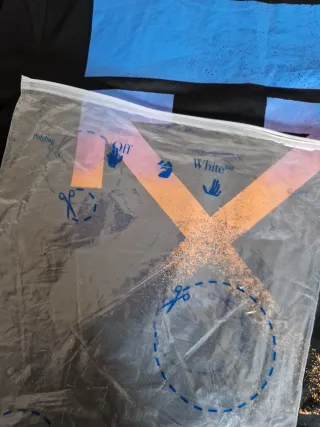 T-shirt Off-White nera taglia S