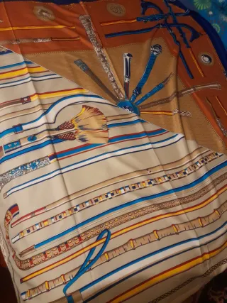 Pañuelo Seda Grande Diseño Bastones