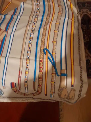 Pañuelo Seda Grande Diseño Bastones