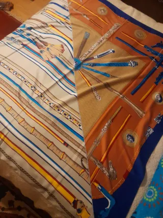 Pañuelo Seda Grande Diseño Bastones