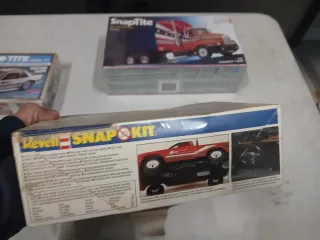 Revell Toyota hylux 4x4 Snap Kit 1/32 slot