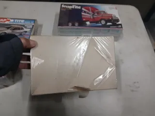 Revell Toyota hylux 4x4 Snap Kit 1/32 slot