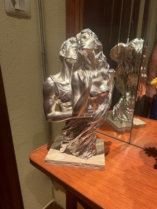 Figura pareja plata