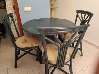 Mesa redonda y 6 sillas de comedor