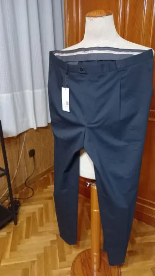 Pantalón Burberry talla 50 en color azul marino mu