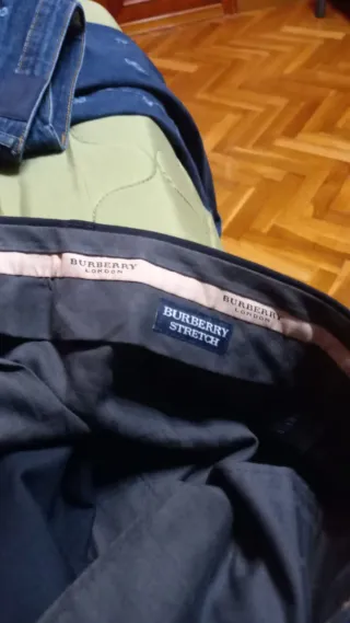 Pantalón Burberry talla 50 en color azul marino mu