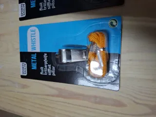 Silbato Metálicos con Cordón