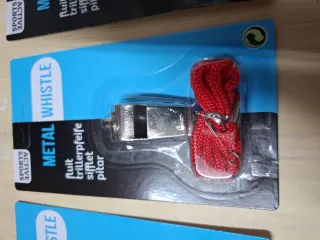 Silbato Metálicos con Cordón