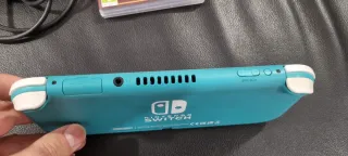 Nintendo Switch Lite + Caricabatterie + Pokémon Sc