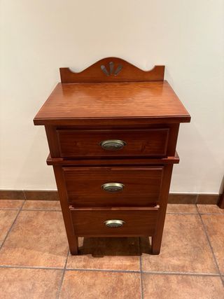 Cabecero y mesita de noche madera