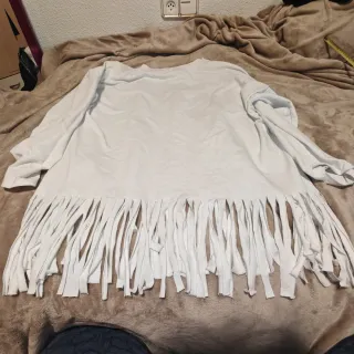 Camiseta blanca manga larga con flecos