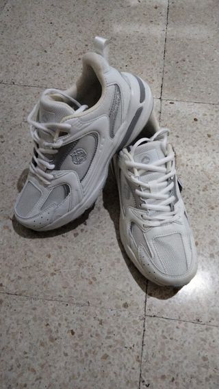 Zapatillas Jhayber Blancas y Grises